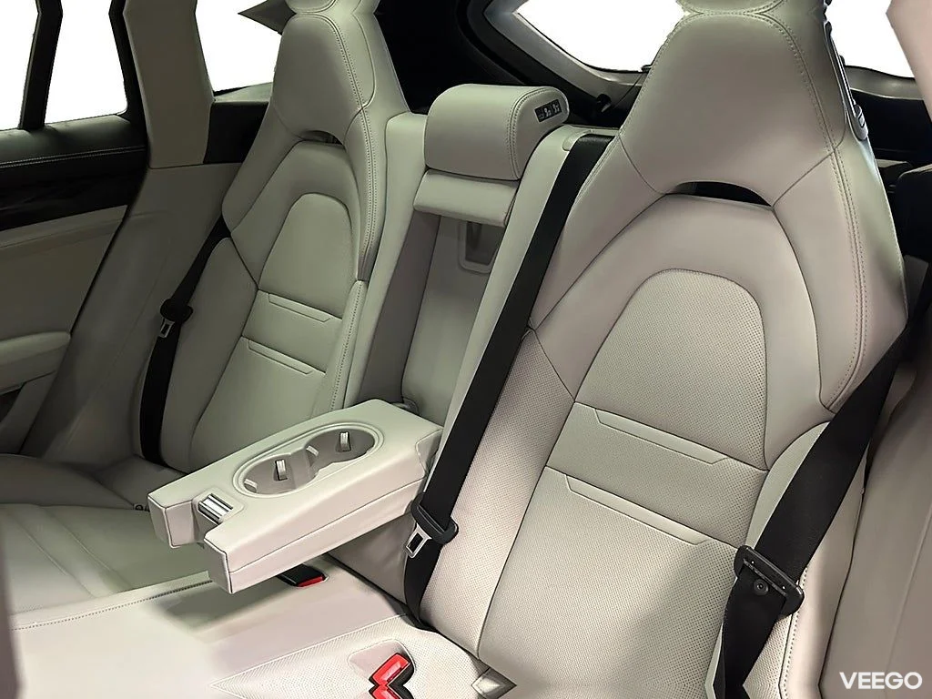 Porsche Panamera 4 E-Hybrid ST /Chrono/Panorama/HUD/BOSE 340kW