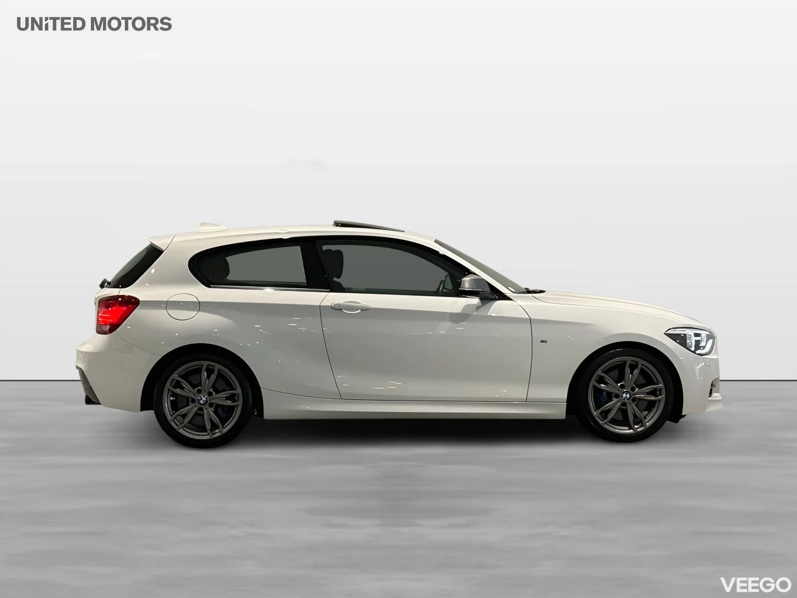 BMW M135 Glastaklucka HiFi Högtalare Sportstolar 18" 0kW