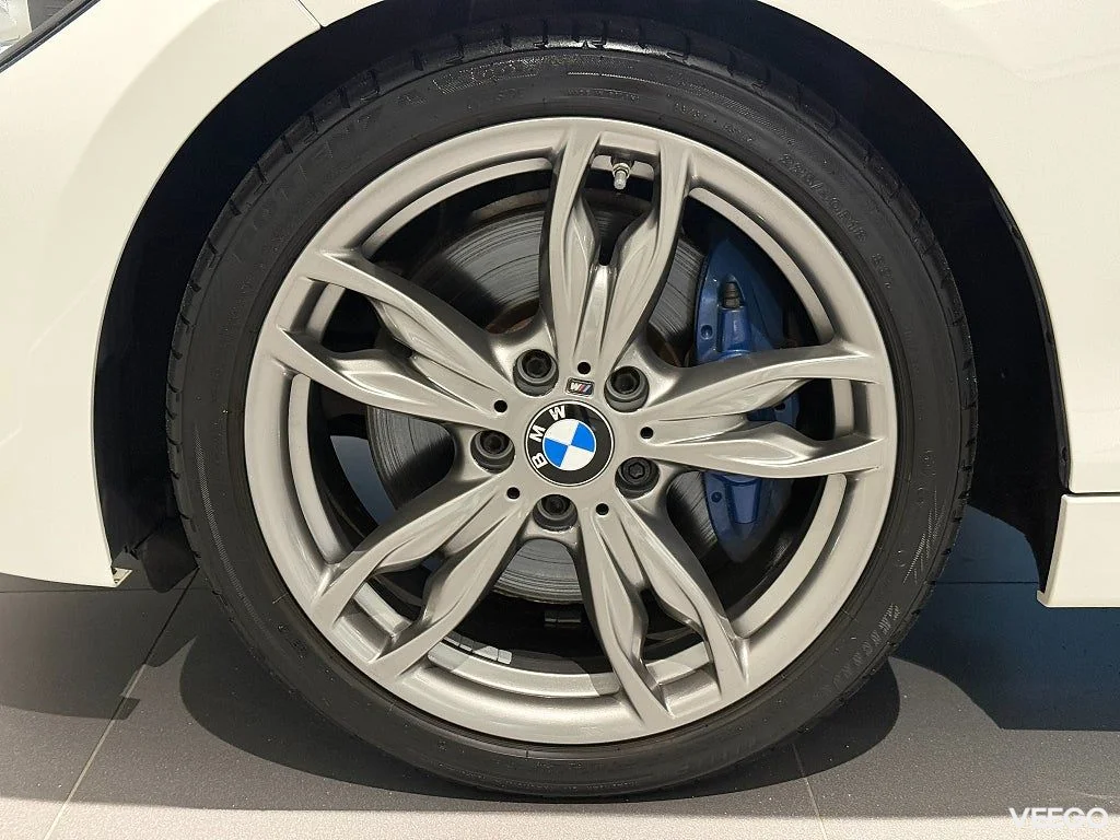 BMW M135 Glastaklucka HiFi Högtalare Sportstolar 18" 0kW