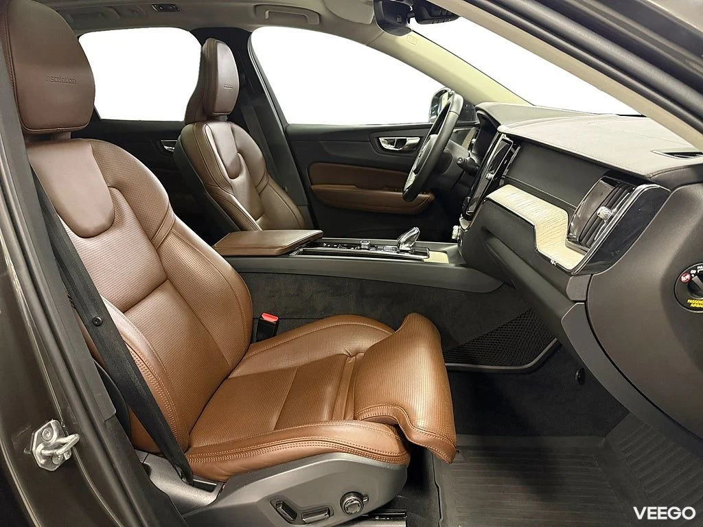 Volvo XC60 T8 TwEn AWD 392HK Inscription /Pano /Luft/Massage 288kW