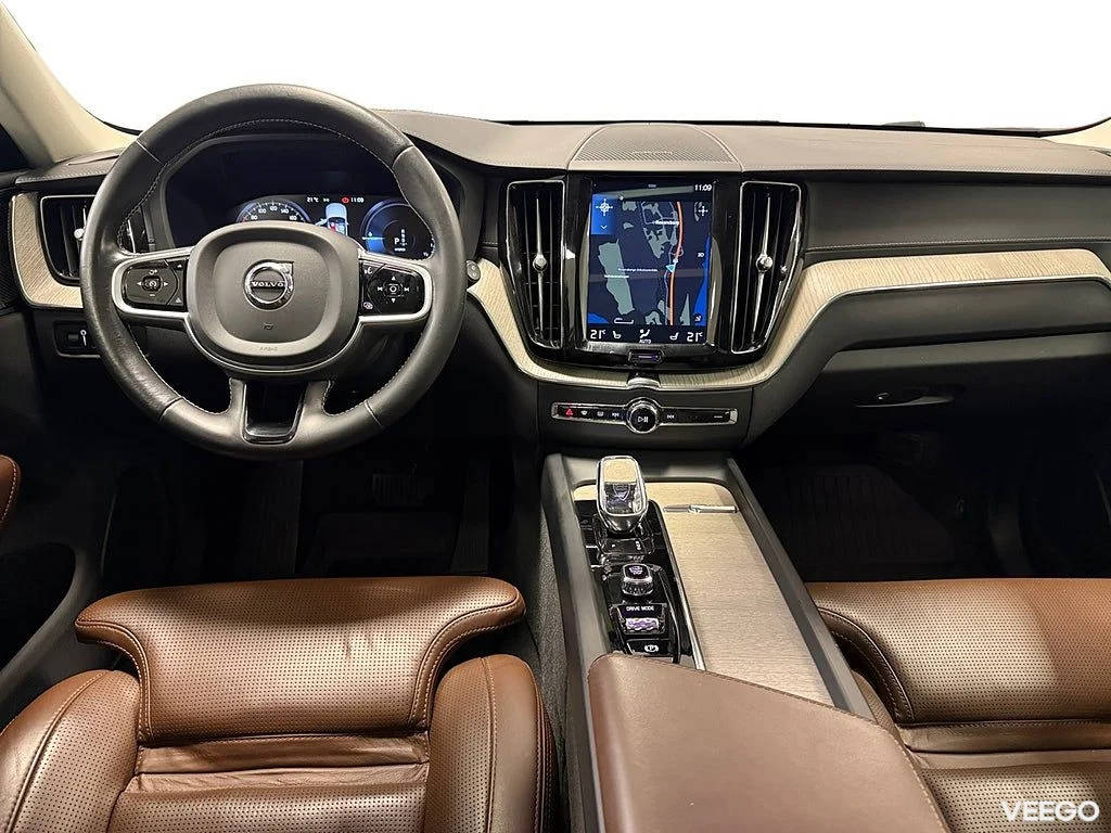 Volvo XC60 T8 TwEn AWD 392HK Inscription /Pano /Luft/Massage 288kW