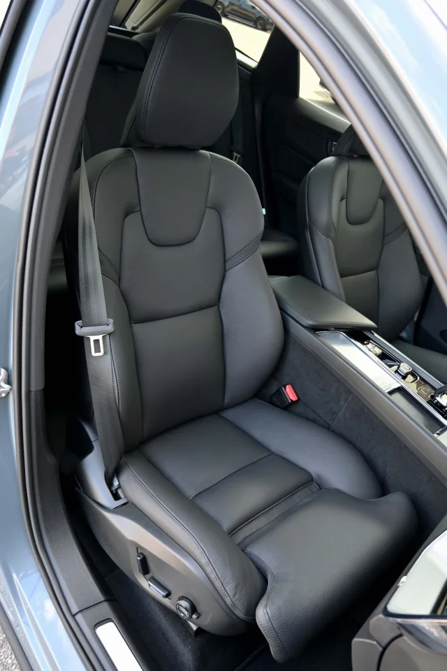 Image of Volvo XC60 AWD H&K ULTIMATE BRIGHT XENIUM INTELLI SAFE PRO 2 293kW