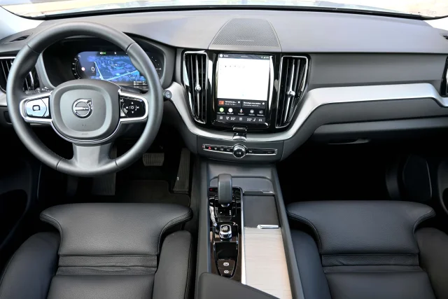 Image of Volvo XC60 AWD H&K ULTIMATE BRIGHT XENIUM INTELLI SAFE PRO 2 293kW