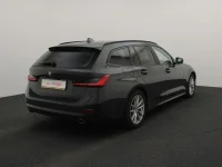 BMW 318 2 110kW thumbnail
