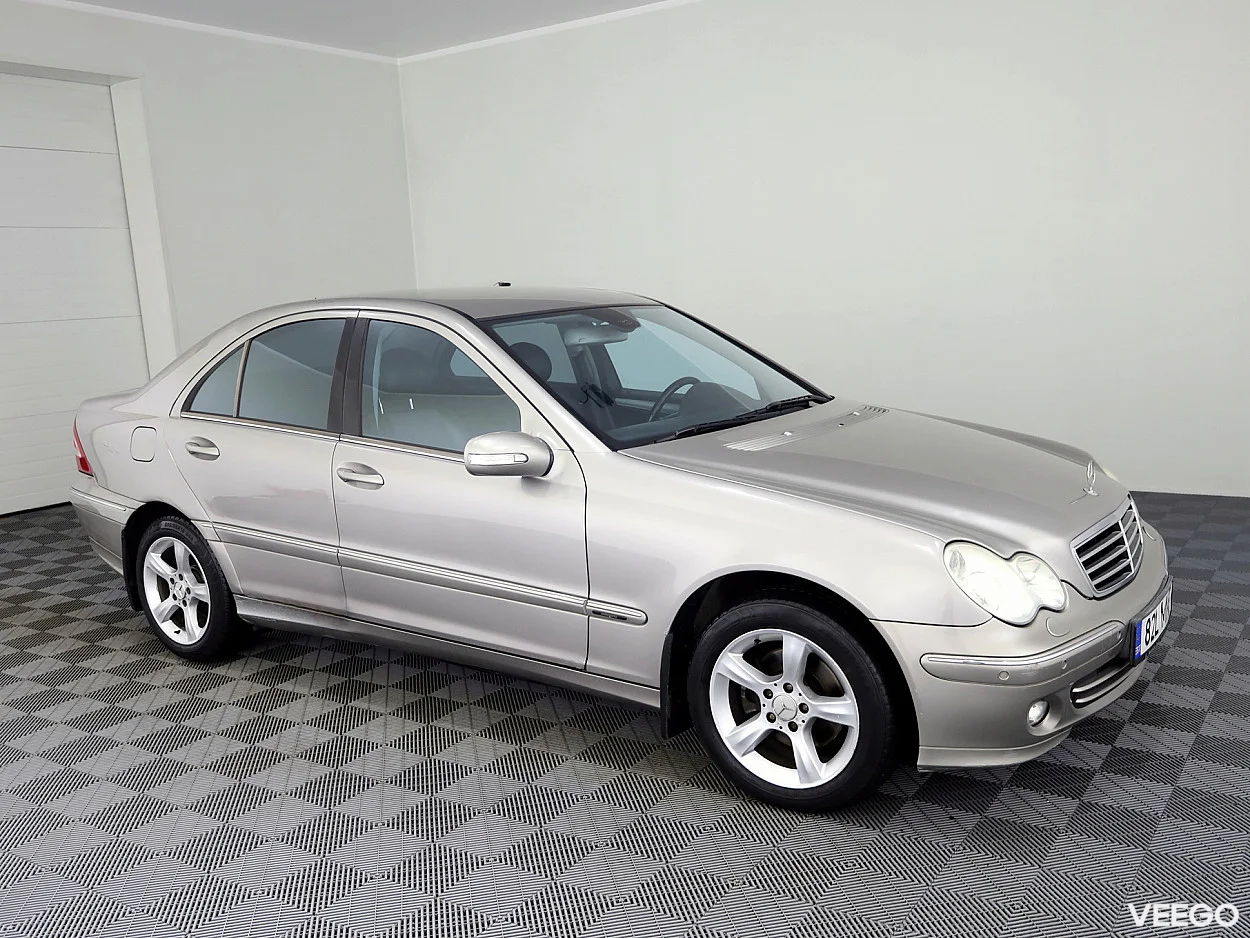 Mercedes-Benz C200 1.8 121kW
