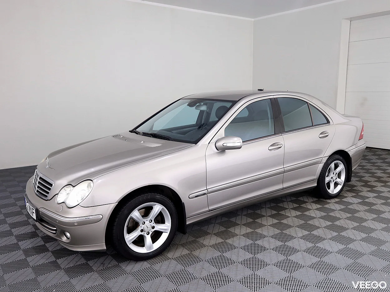 Mercedes-Benz C200 1.8 121kW