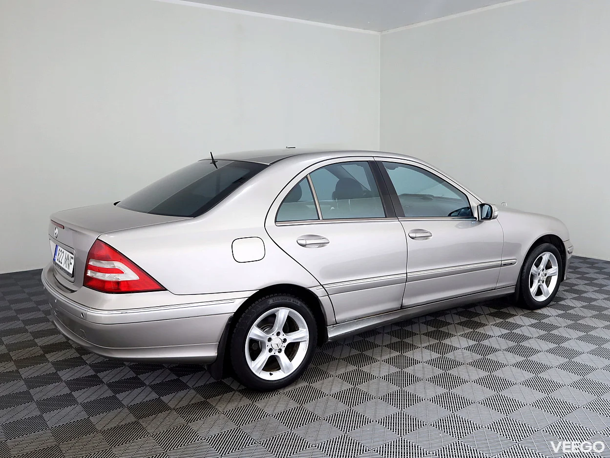Mercedes-Benz C200 1.8 121kW