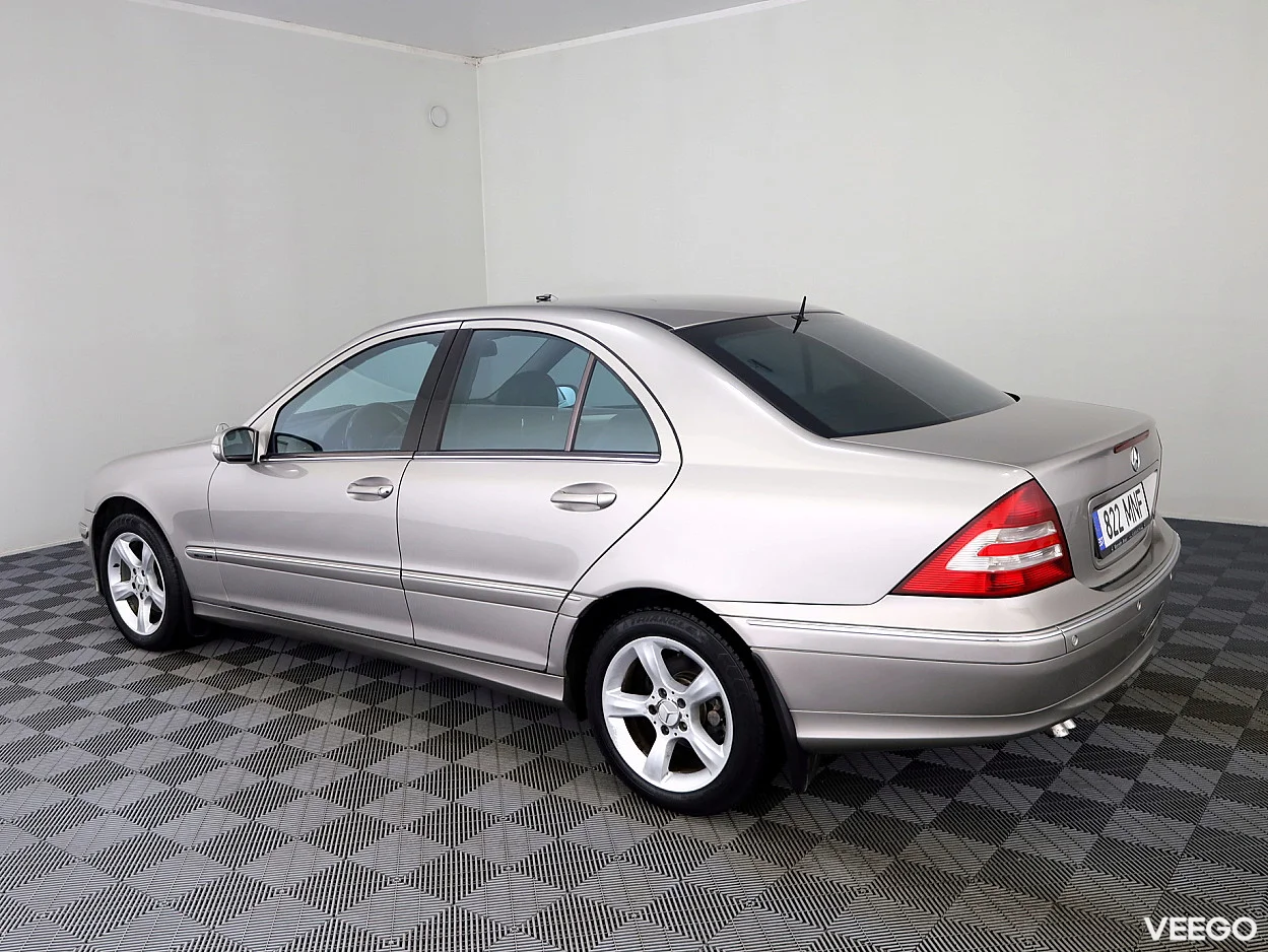 Mercedes-Benz C200 1.8 121kW