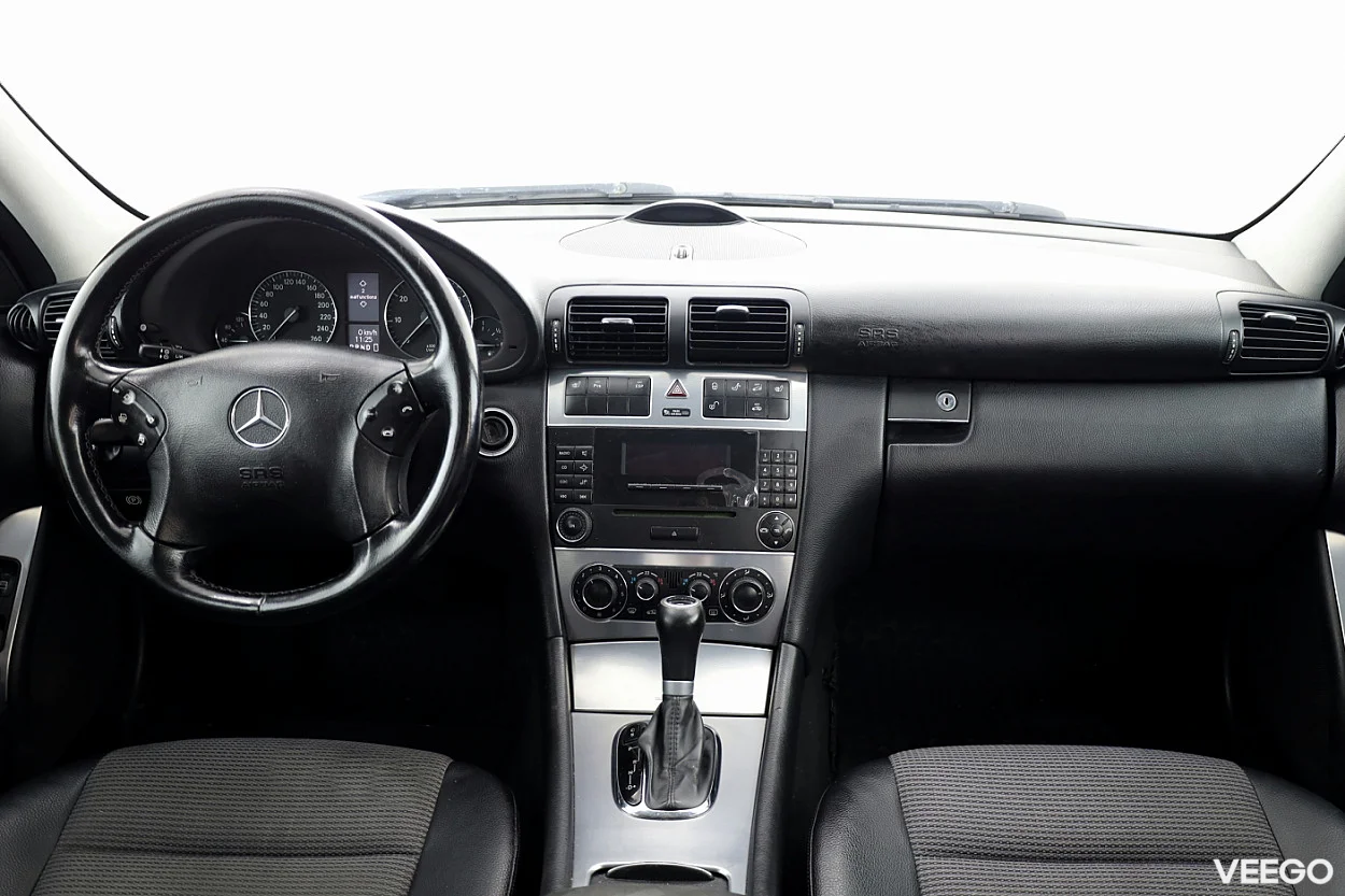 Mercedes-Benz C200 1.8 121kW