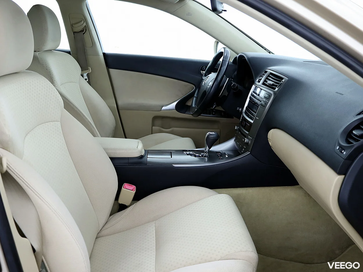 Lexus IS 250 2.5 154kW