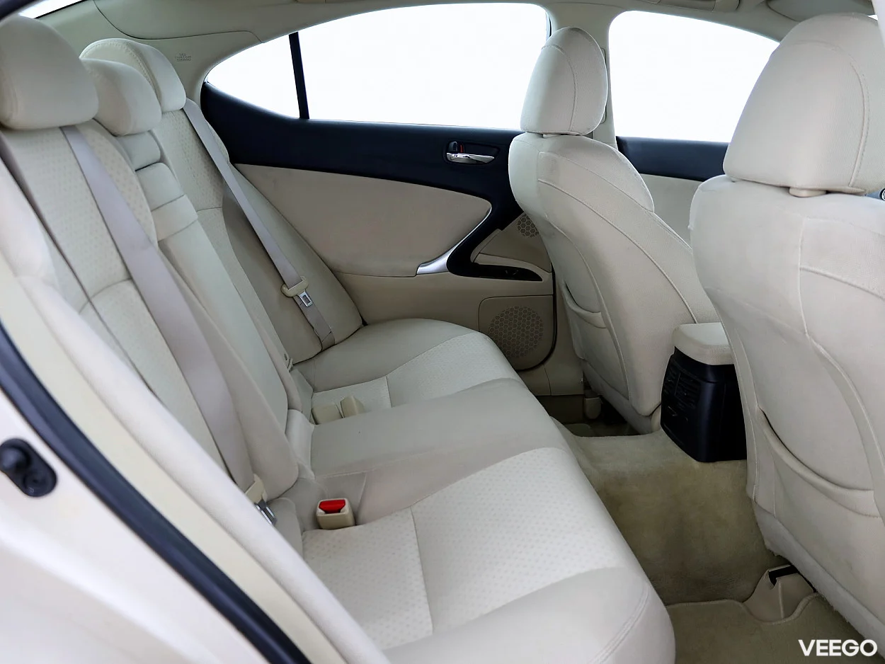 Lexus IS 250 2.5 154kW