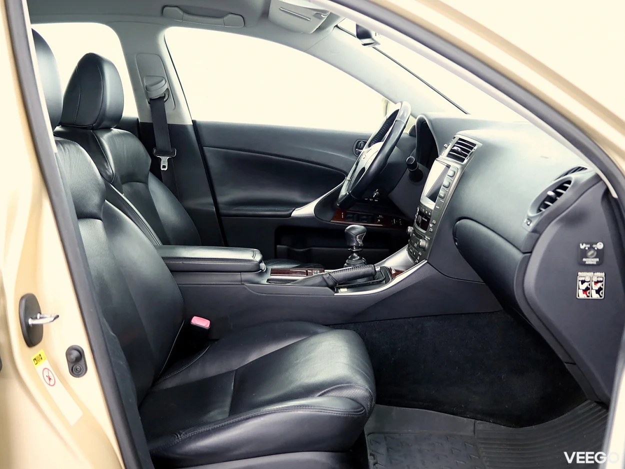 Lexus IS 220 2.2 130kW