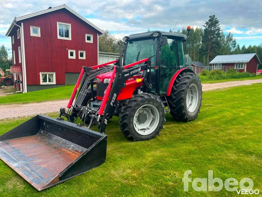 Massey Ferguson MF Traktor med frontlastare (137852) 51kW
