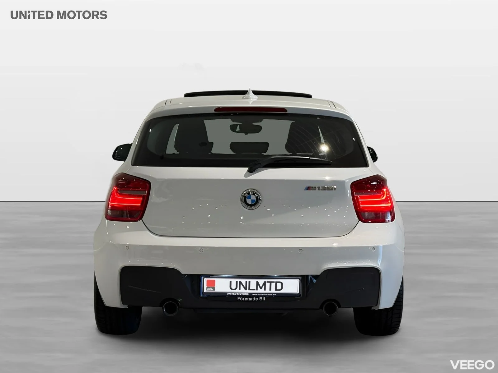 BMW M135 Glastaklucka Hi-Fi PDC-bak Sportstolar UNIK 235kW