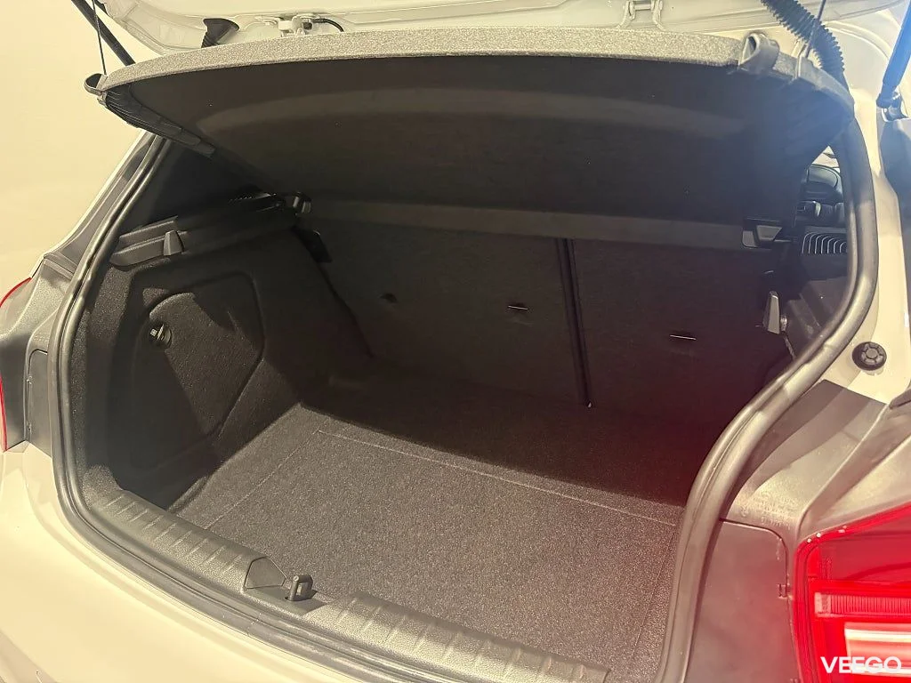 BMW M135 Glastaklucka Hi-Fi PDC-bak Sportstolar UNIK 235kW