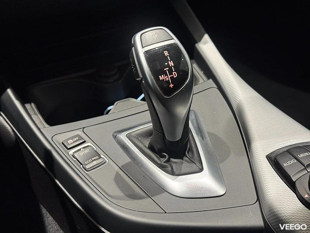 BMW M135 Glastaklucka Hi-Fi PDC-bak Sportstolar UNIK 235kW