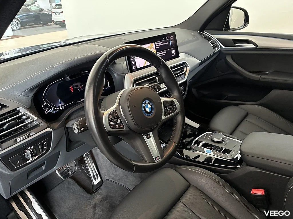 BMW iX3 Charged M Sport Panorama Rattvärme Drive/ParkAssist 0kW