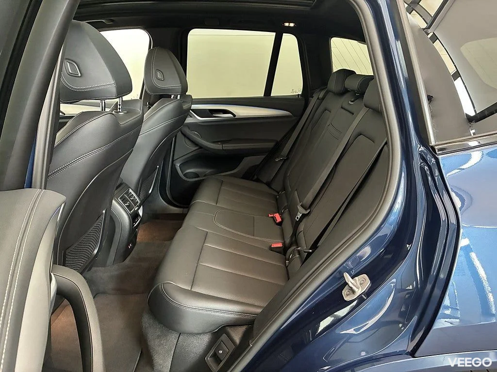 BMW iX3 Charged M Sport Panorama Rattvärme Drive/ParkAssist 0kW