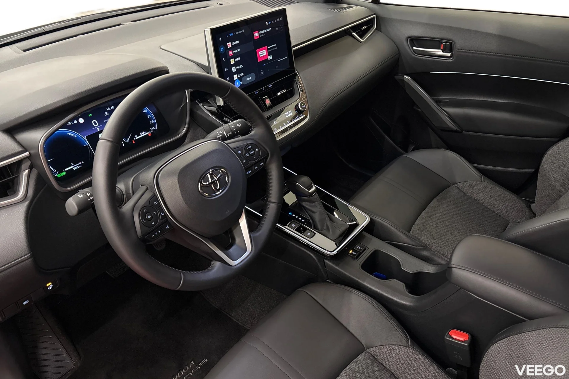 Toyota Corolla Cross Luxury Hybrid 2 98kW