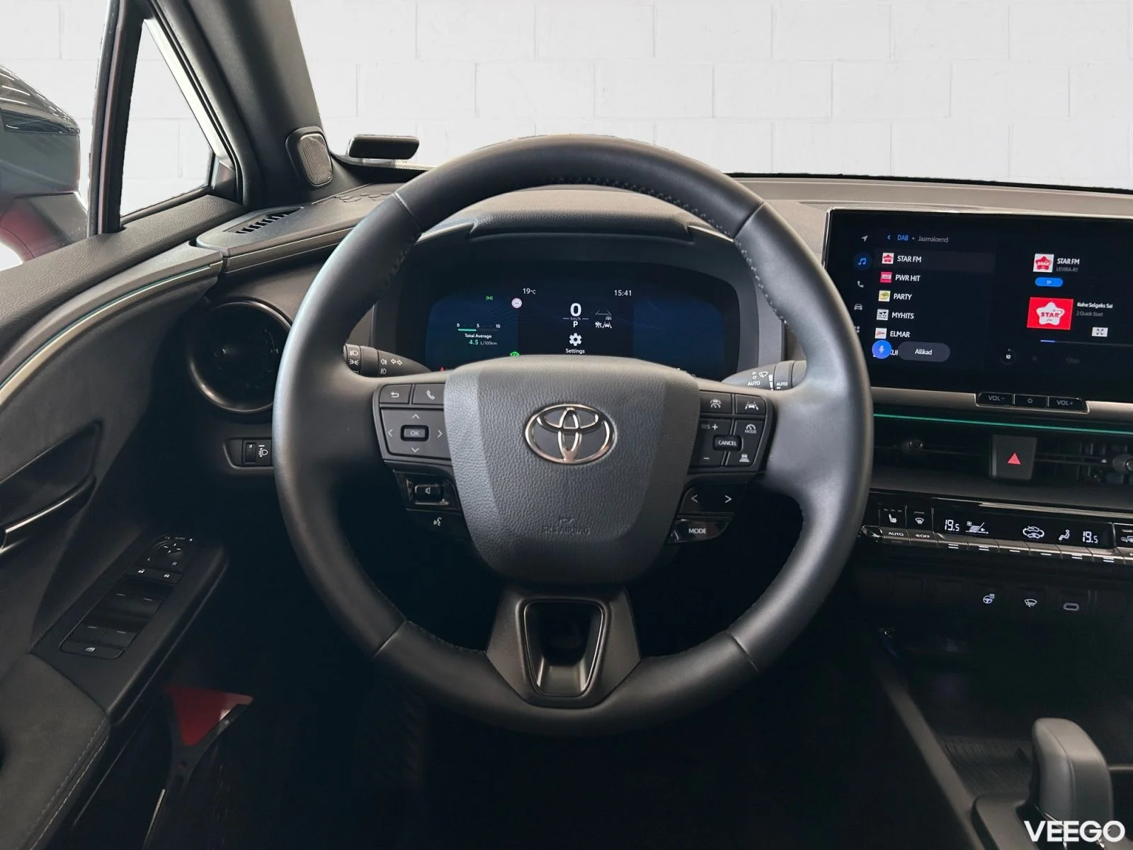 Toyota C-HR Luxury Hybrid 1.8 72kW