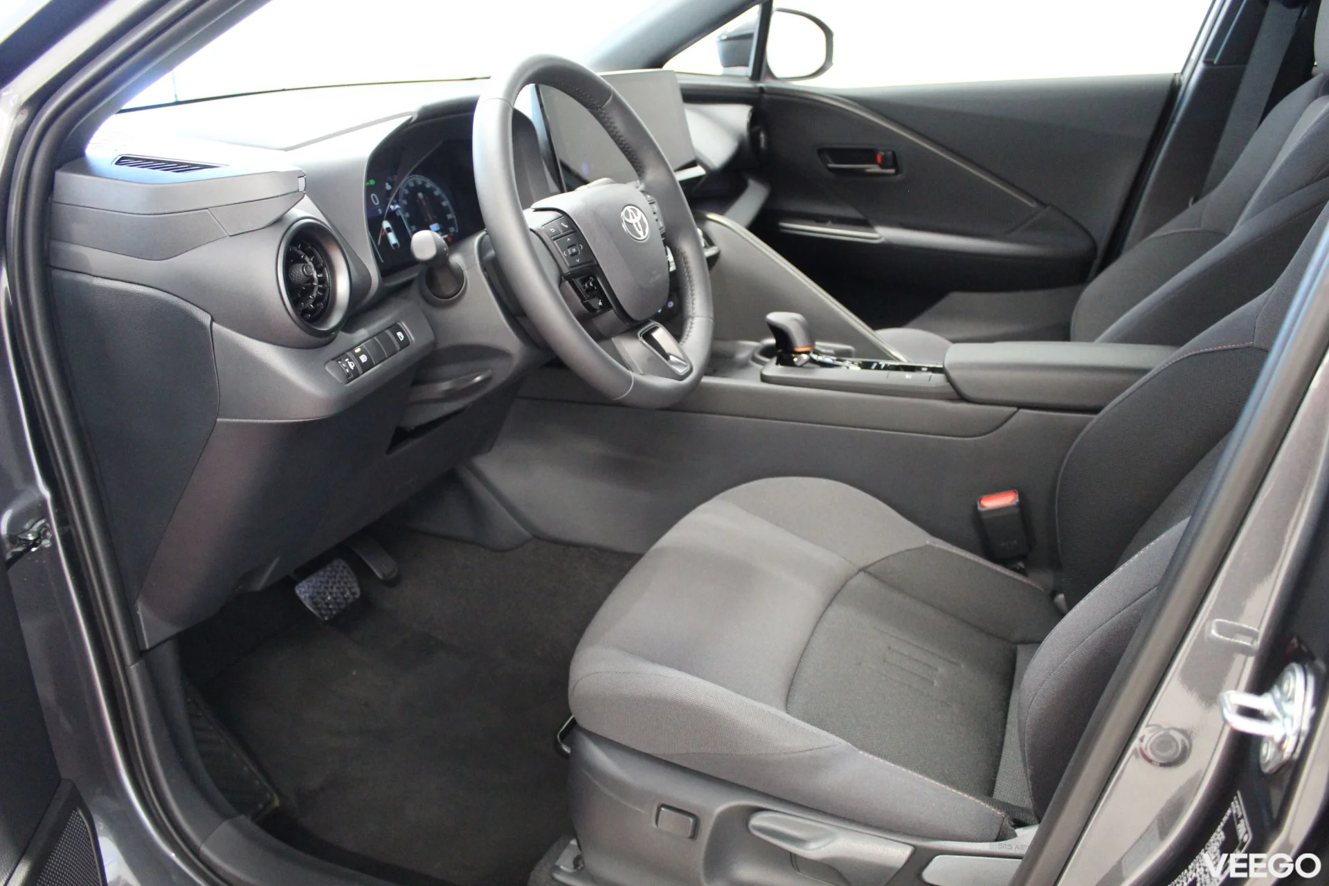 Toyota C-HR Style + Multimedia pakett 1.8 72kW