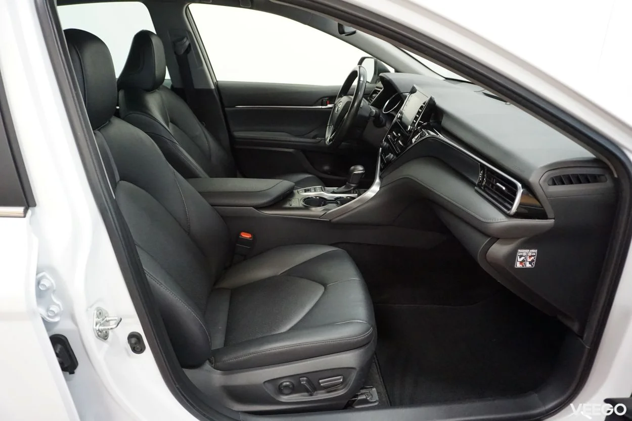 Toyota Camry Luxury Business 2.5 131kW