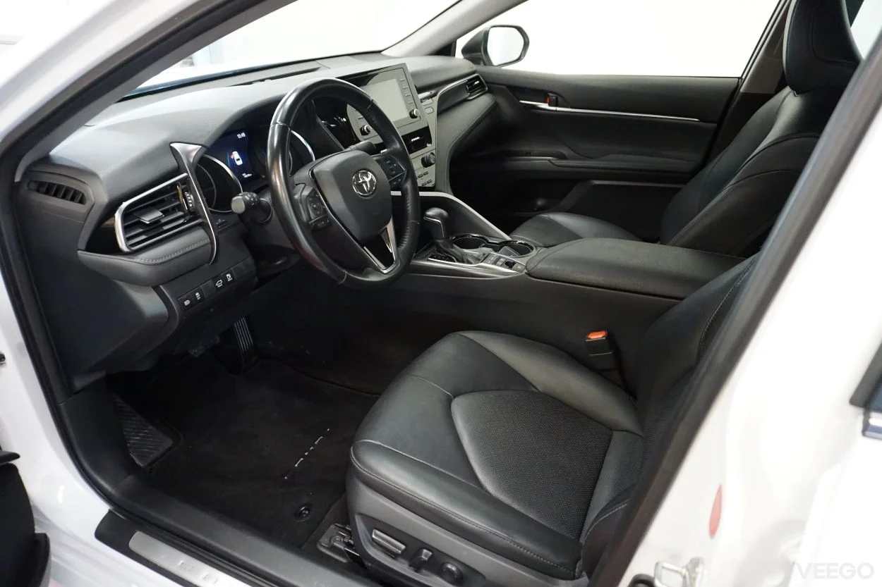 Toyota Camry Luxury Business 2.5 131kW
