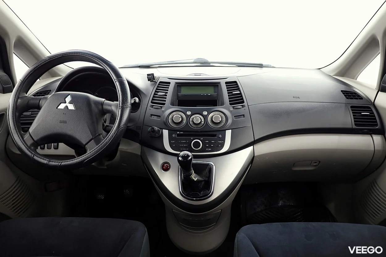 Mitsubishi Grandis 2.4 121kW
