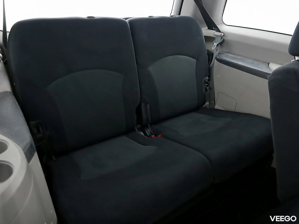 Mitsubishi Grandis 2.4 121kW