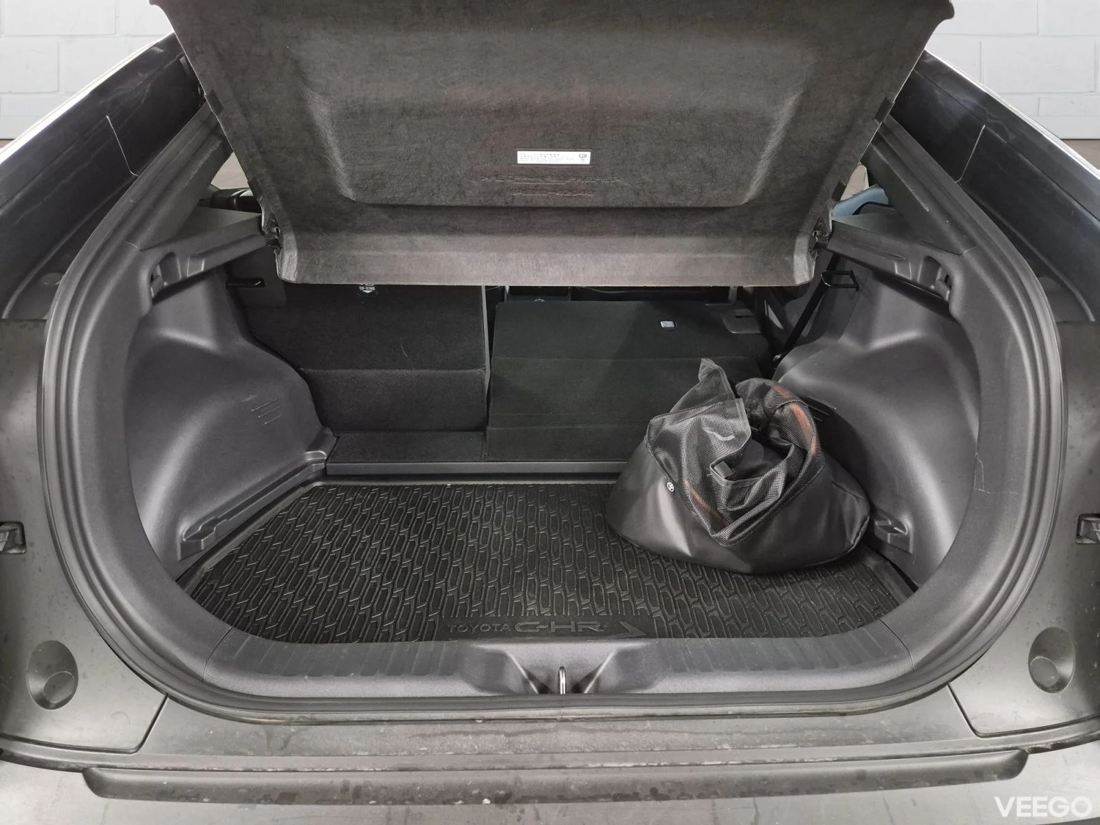 Toyota C-HR + Active 64kW