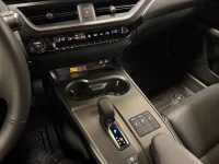 Lexus UX 200 300h E-Four CVT 199HK Premium /Drag /B-Kamera 146kW