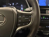 Lexus UX 200 300h E-Four CVT 199HK Premium /Drag /B-Kamera 146kW