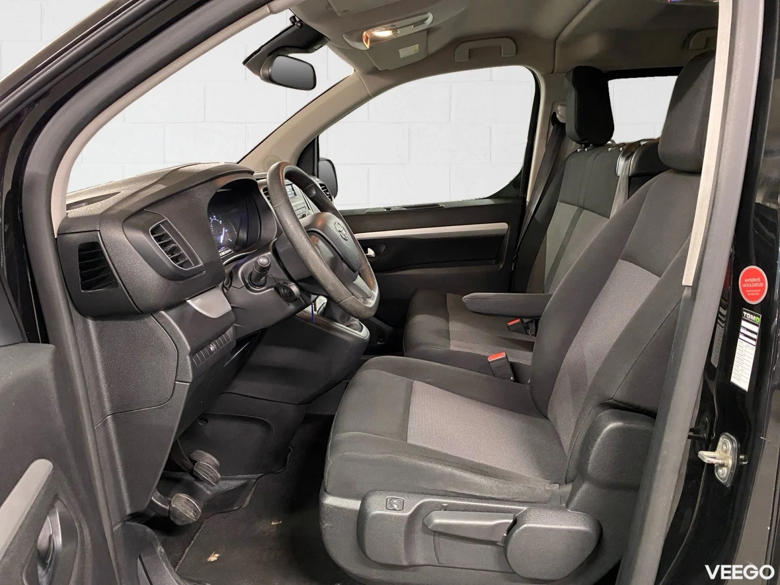 Toyota Proace Verso Long Single side door Shuttle 85kW