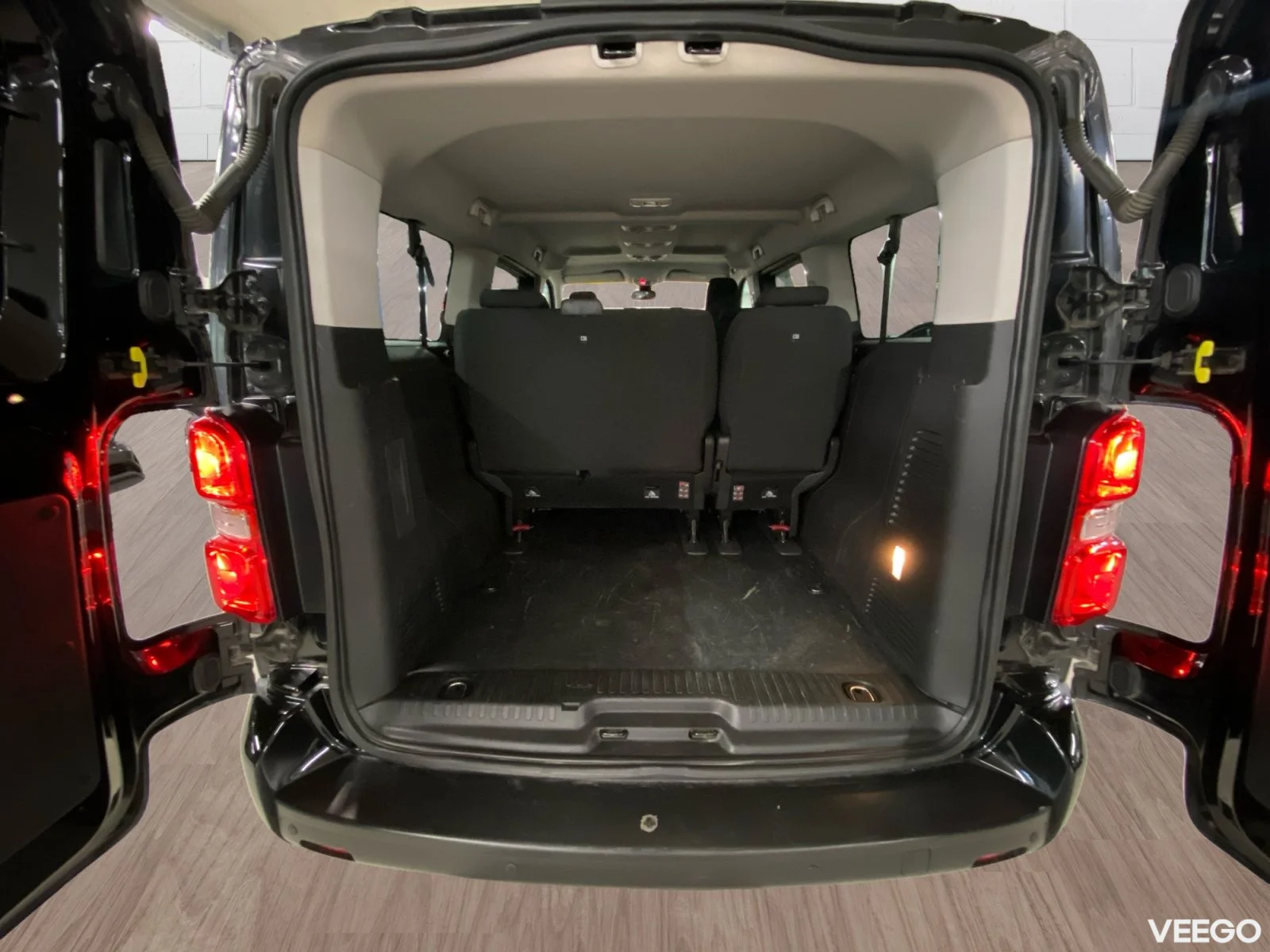 Toyota Proace Verso Long Single side door Shuttle 85kW