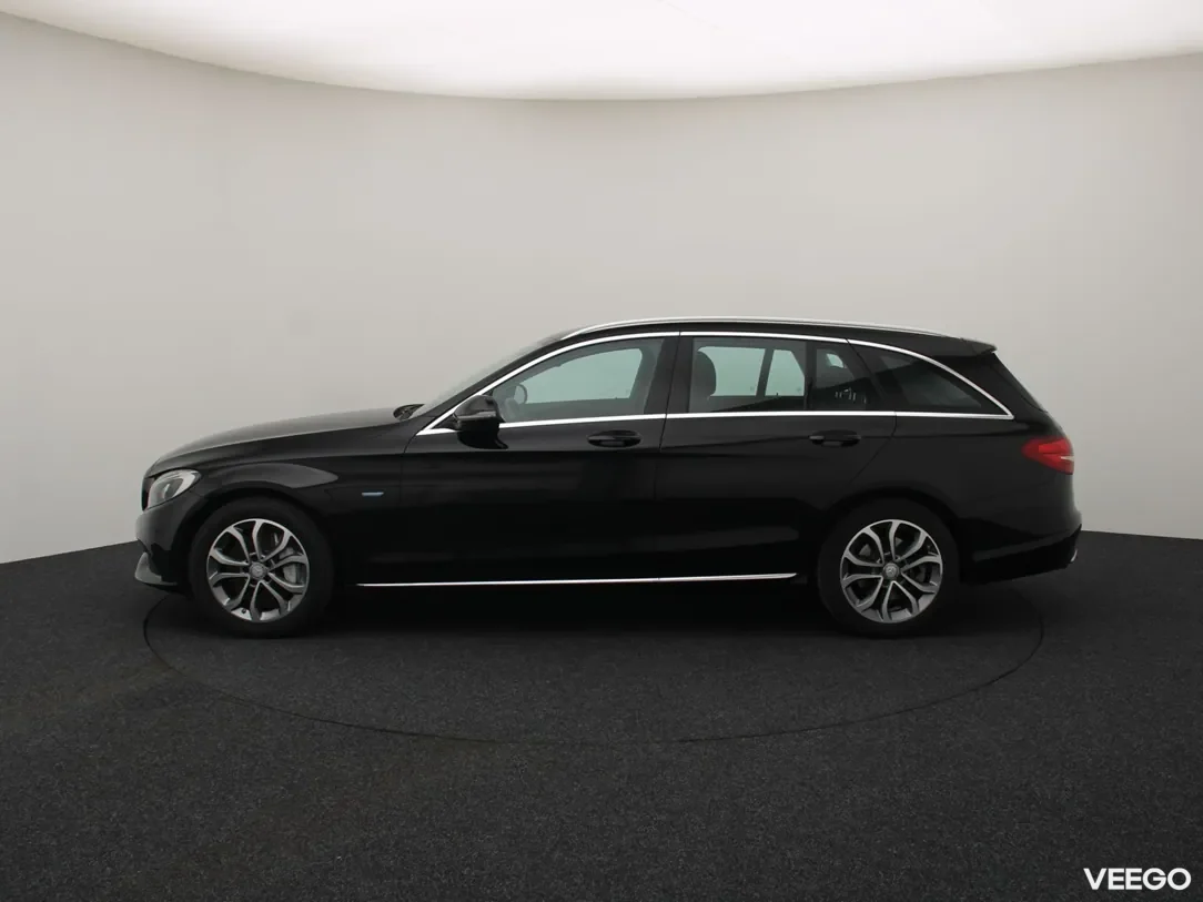 Mercedes-Benz C350 2 205kW