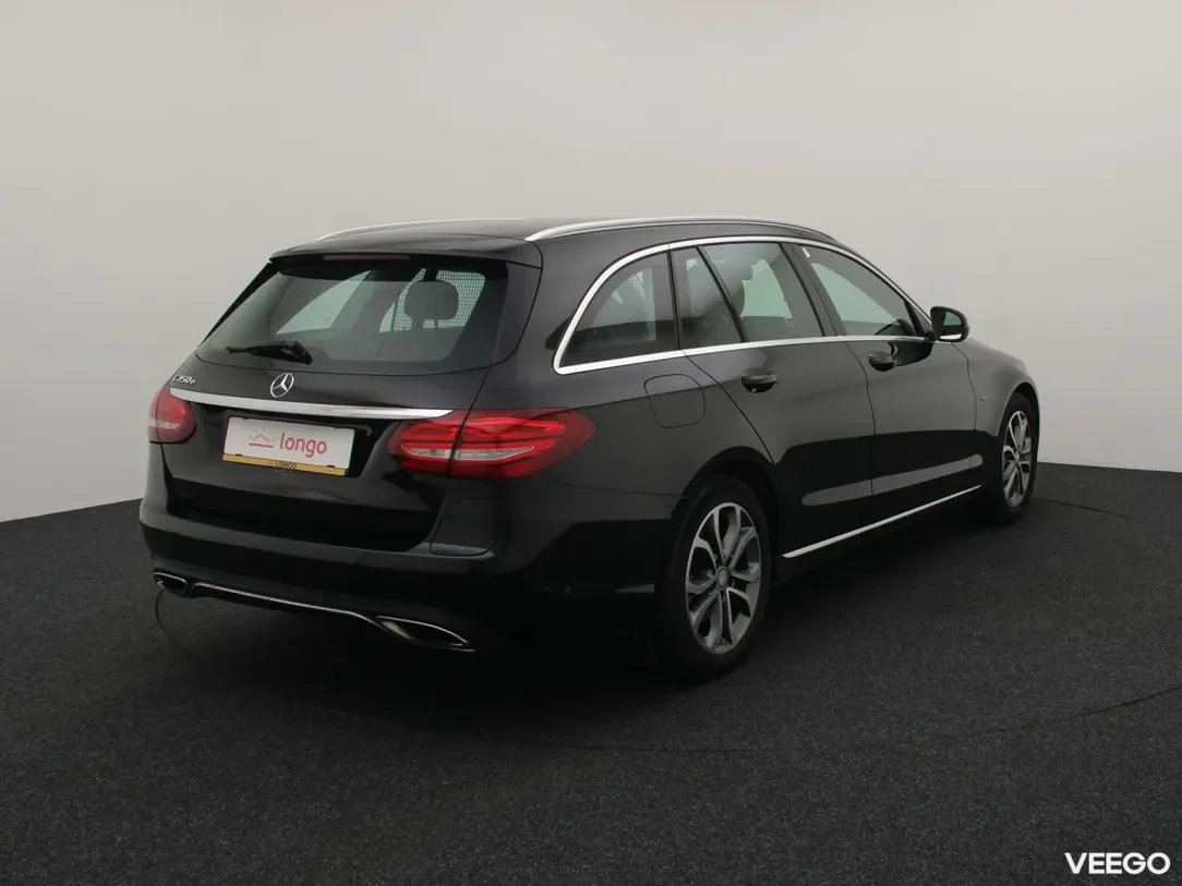 Mercedes-Benz C350 2 205kW