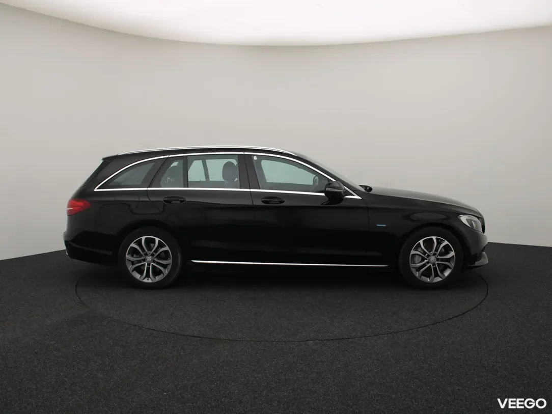 Mercedes-Benz C350 2 205kW