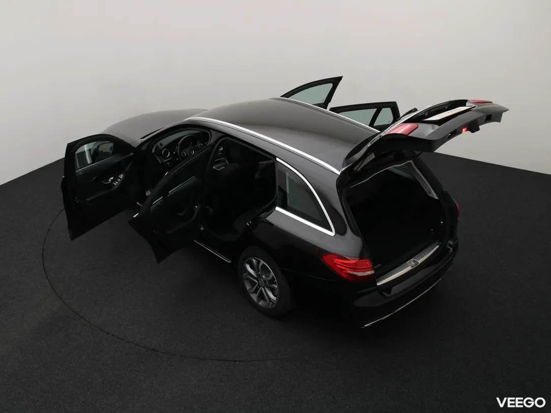 Mercedes-Benz C350 2 205kW