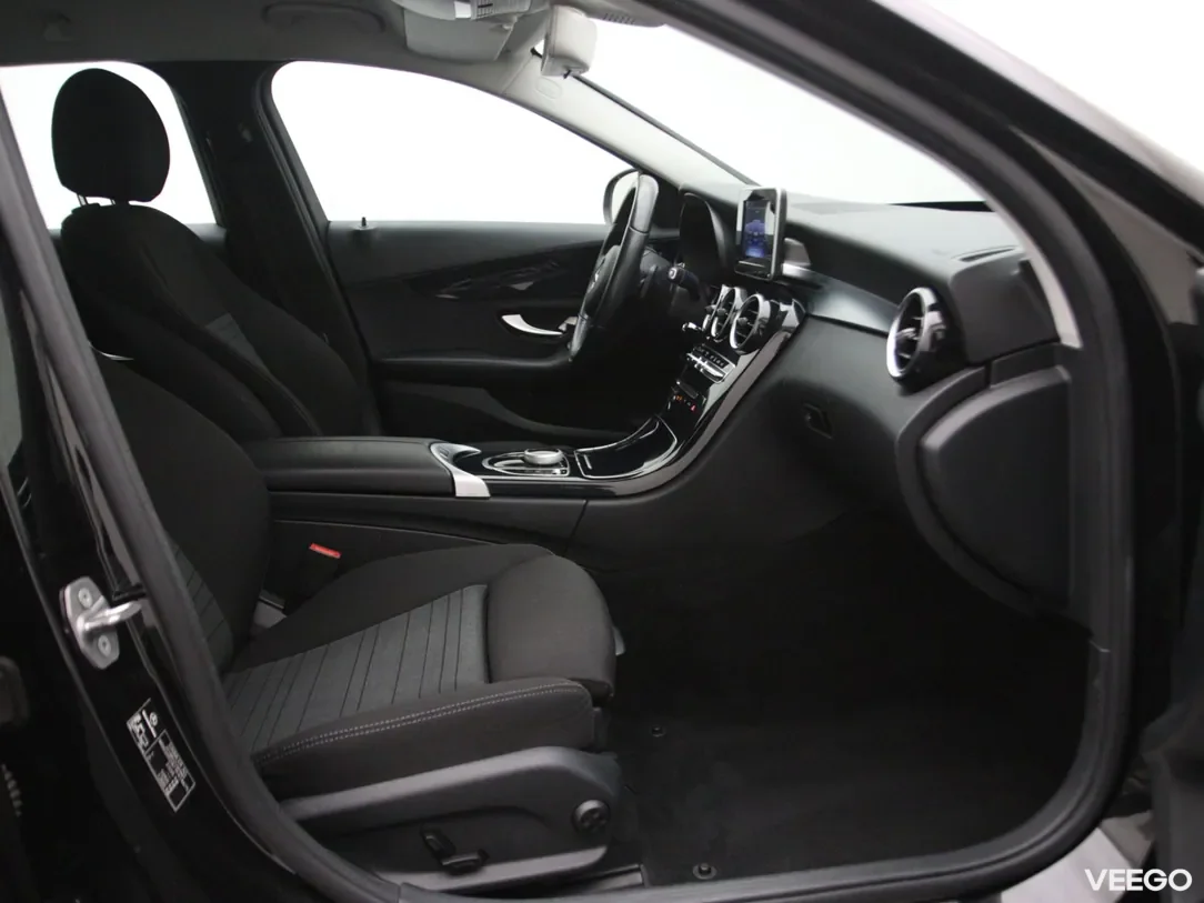 Mercedes-Benz C350 2 205kW