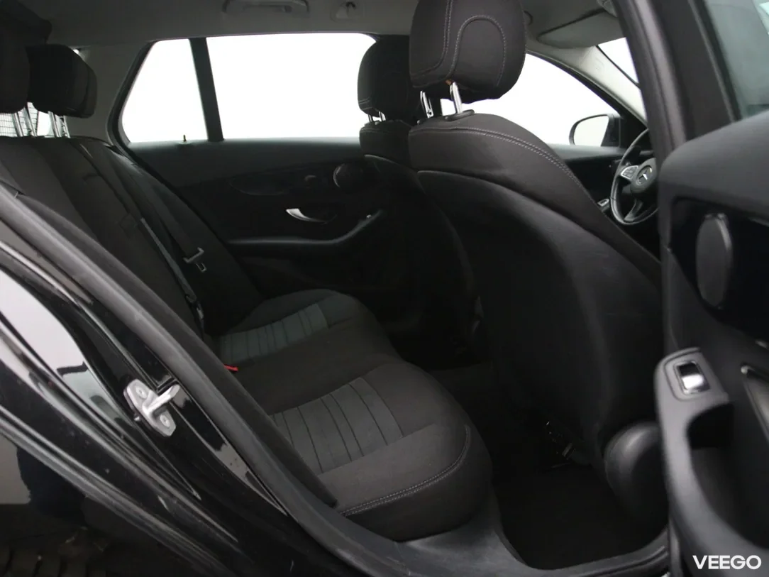 Mercedes-Benz C350 2 205kW