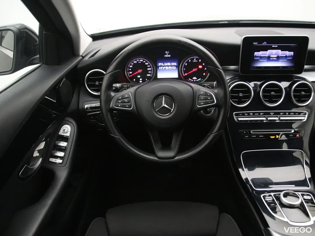 Mercedes-Benz C350 2 205kW