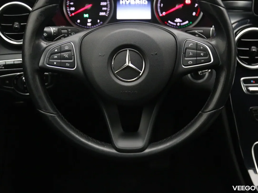 Mercedes-Benz C350 2 205kW