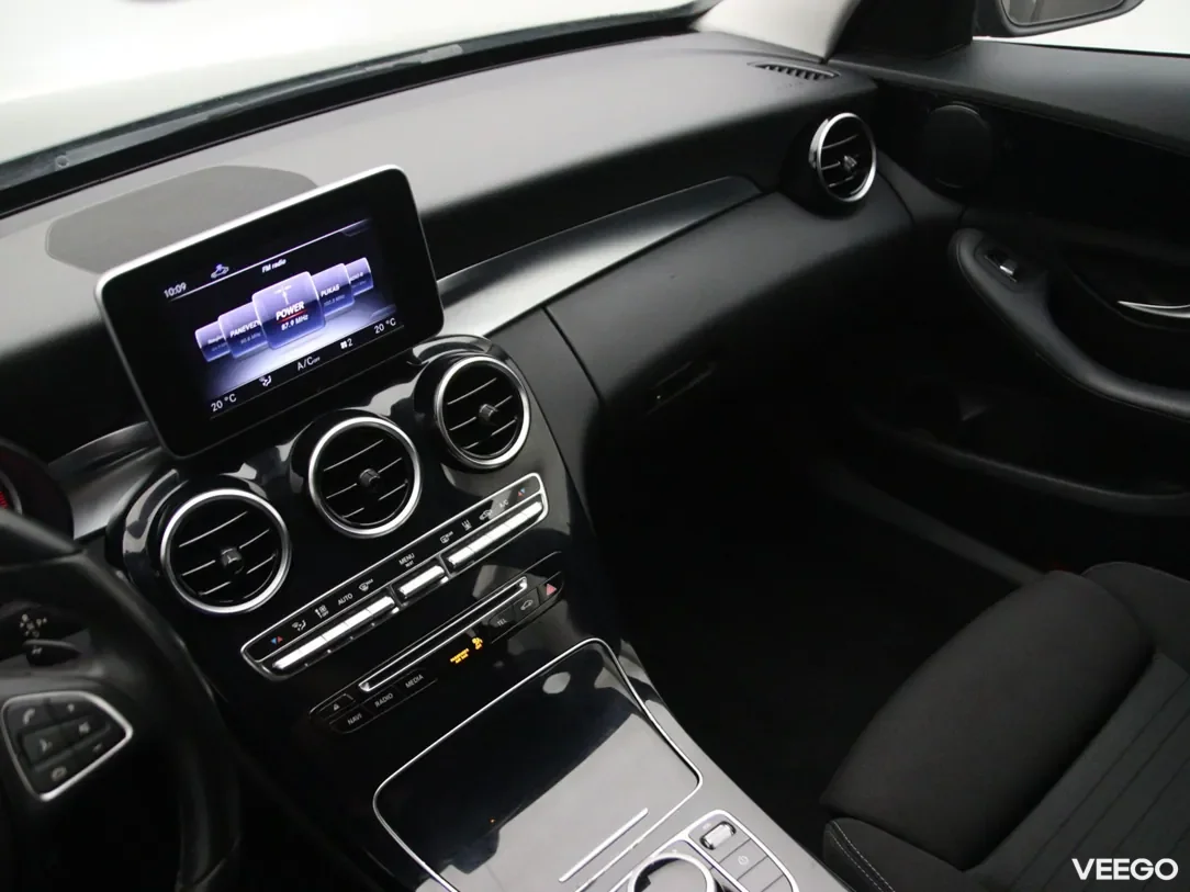Mercedes-Benz C350 2 205kW