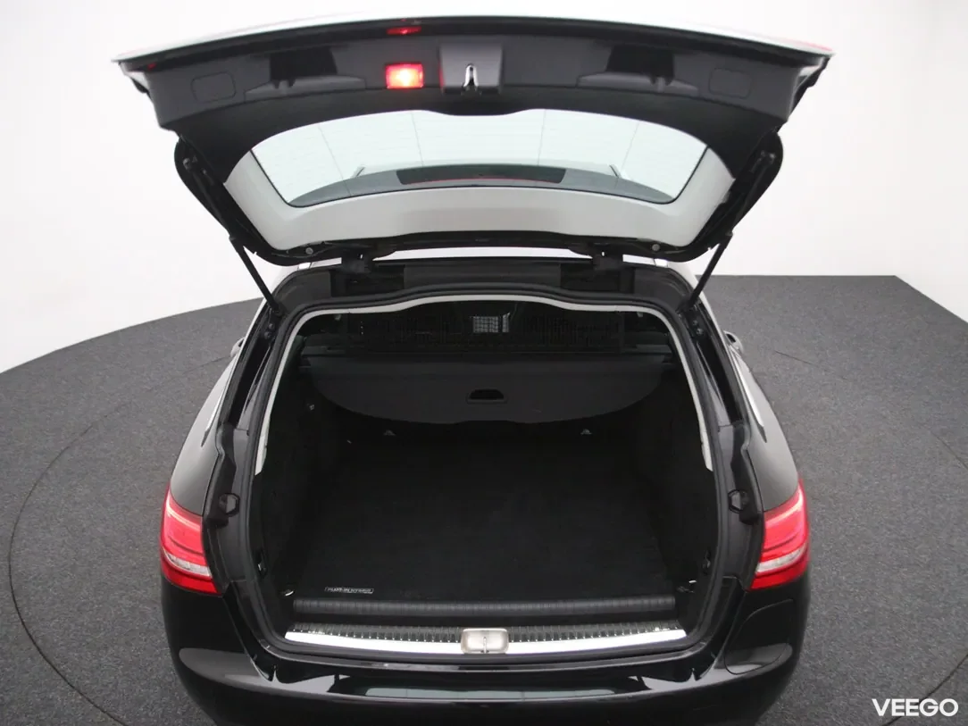 Mercedes-Benz C350 2 205kW