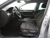 Volkswagen Passat 2 147kW thumbnail