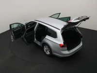 Volkswagen Passat 2 147kW thumbnail