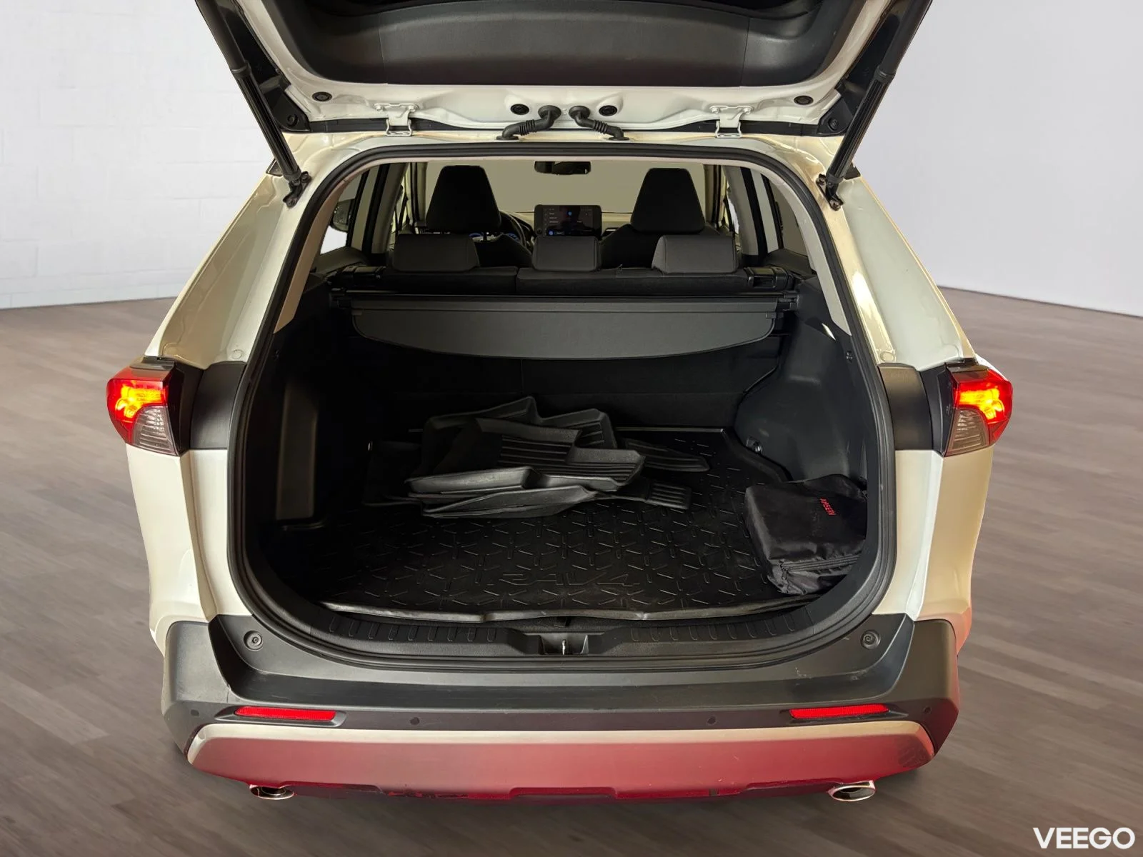 Toyota RAV4 Luxury + Comfort pakett 2.5 131kW