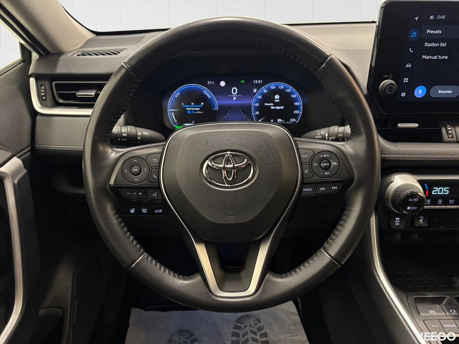 Toyota RAV4 Luxury + Comfort pakett 2.5 131kW