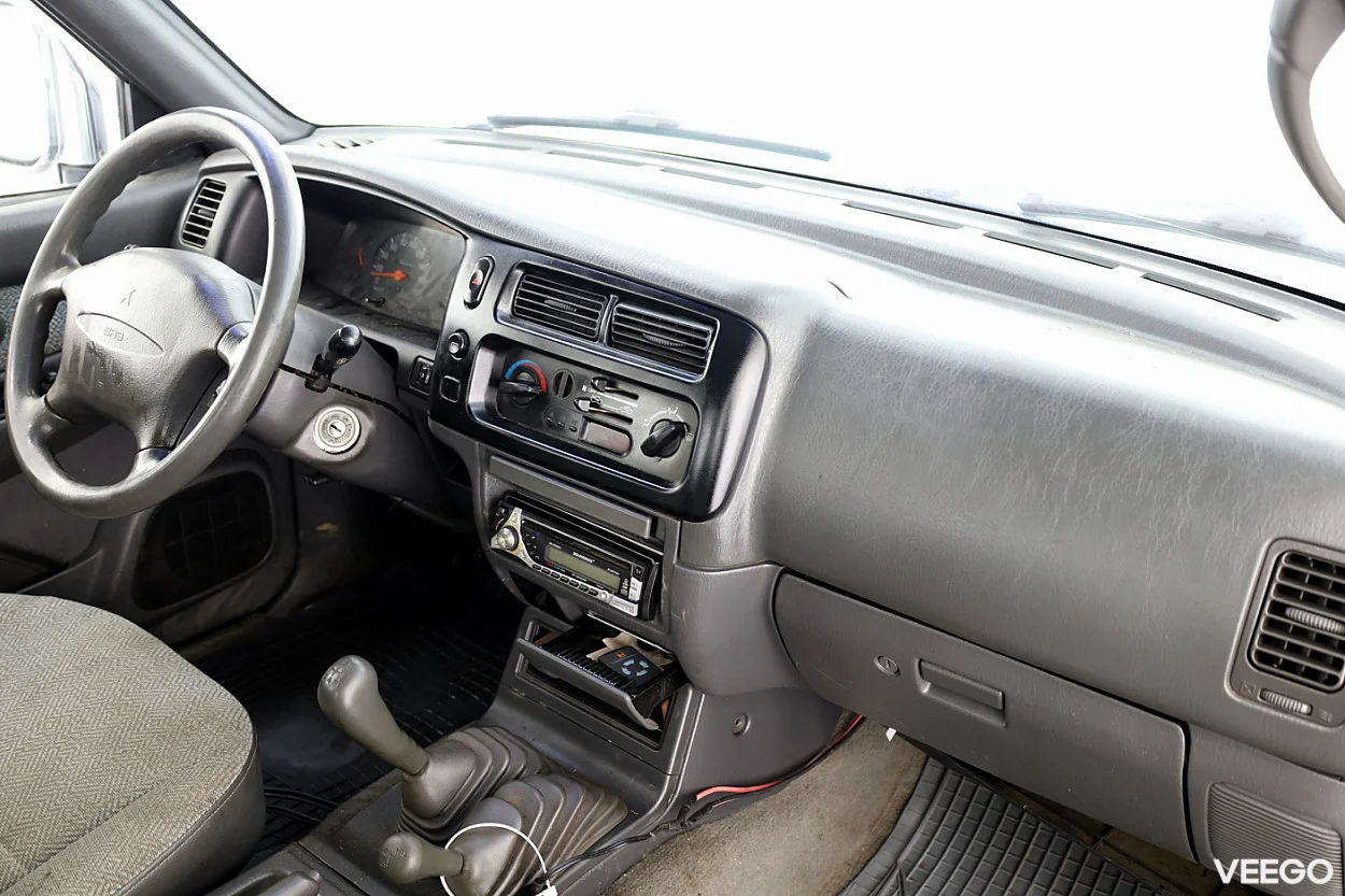 Mitsubishi L200 2.5 73kW