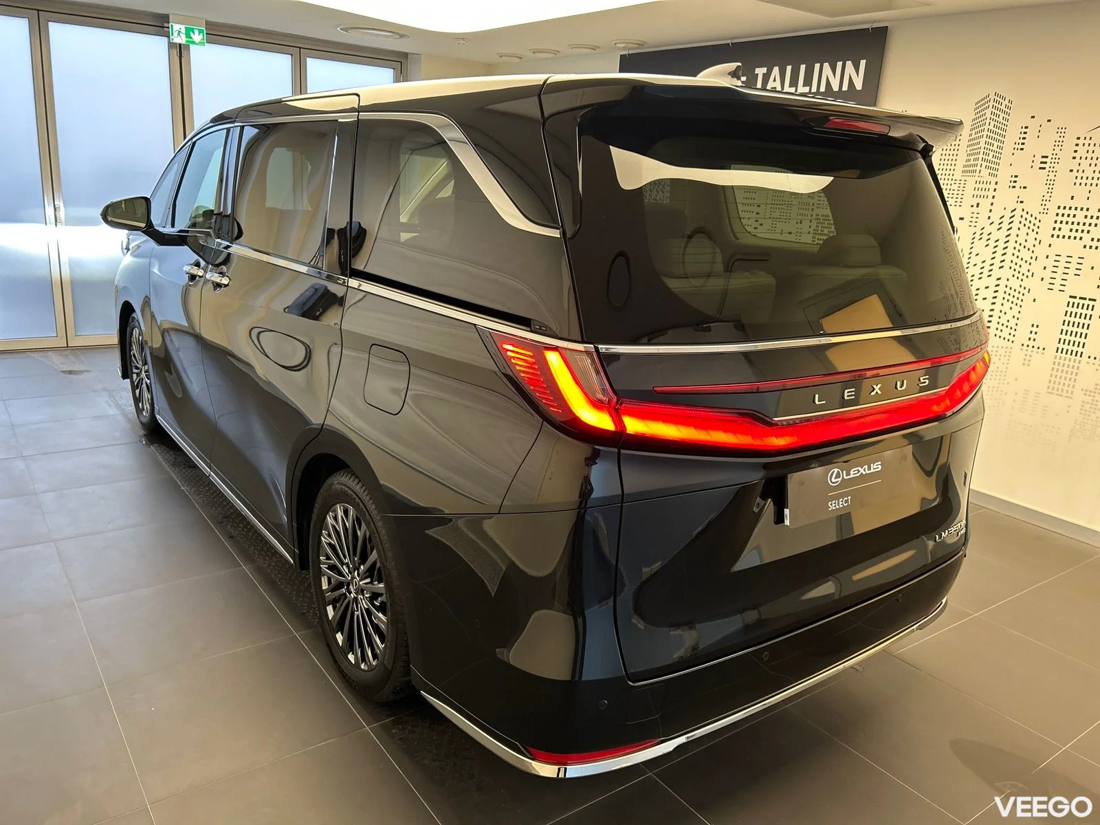 Lexus LM350H - 140kW